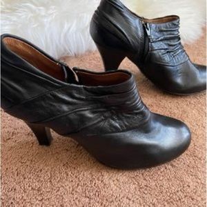 Sofft low rise booties